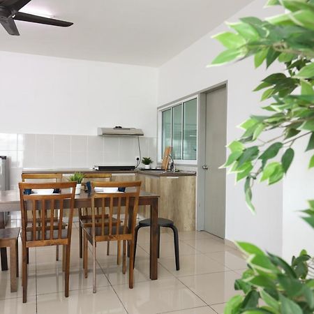 Cozy 3-Bedroom Condo With Pool - Сери Кембанган Екстериор снимка