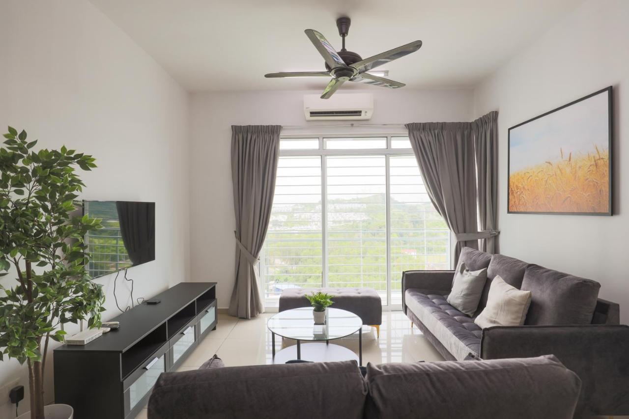 Cozy 3-Bedroom Condo With Pool - Сери Кембанган Екстериор снимка