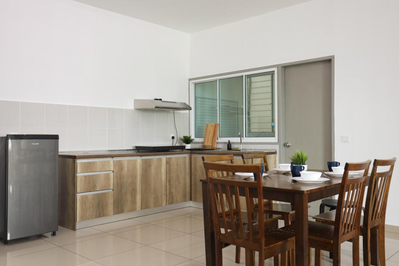 Cozy 3-Bedroom Condo With Pool - Сери Кембанган Екстериор снимка