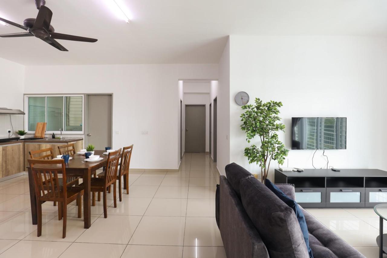 Cozy 3-Bedroom Condo With Pool - Сери Кембанган Екстериор снимка