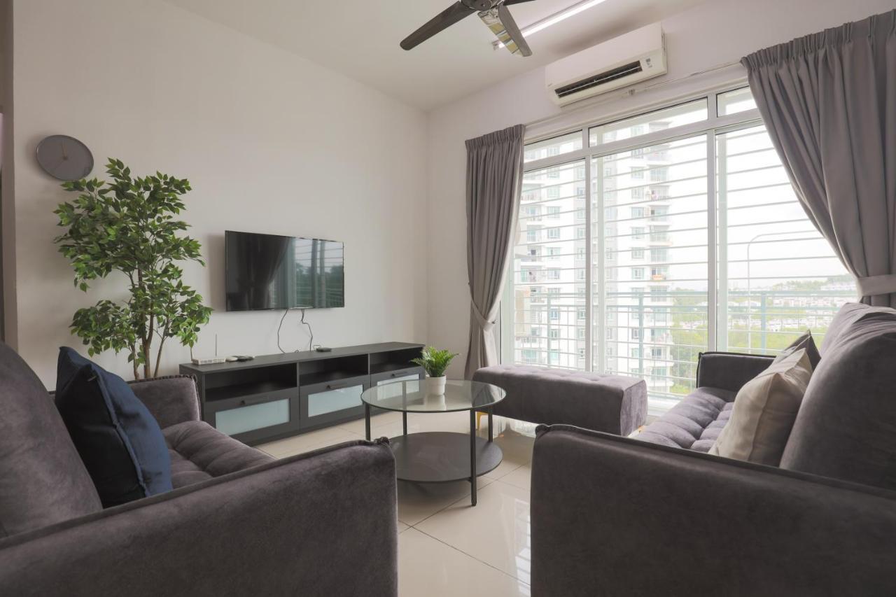 Cozy 3-Bedroom Condo With Pool - Сери Кембанган Екстериор снимка
